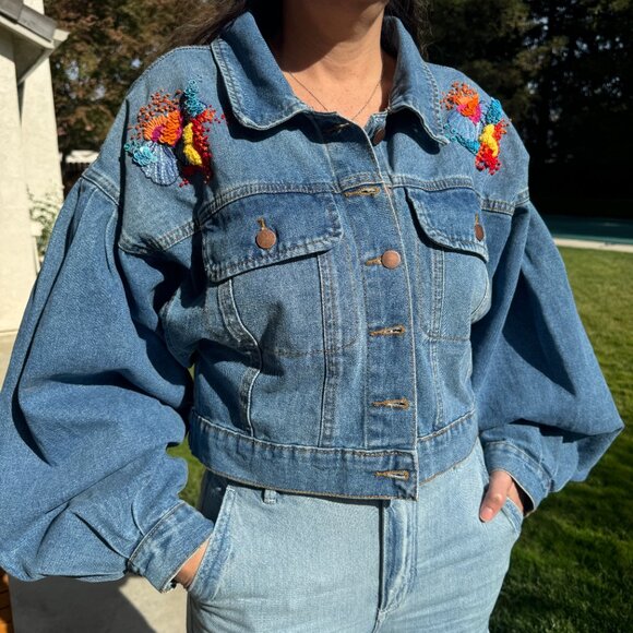 Denim Jacket with oversized sleeves with modern embroidery in both shoulders - Picture 2 of 4